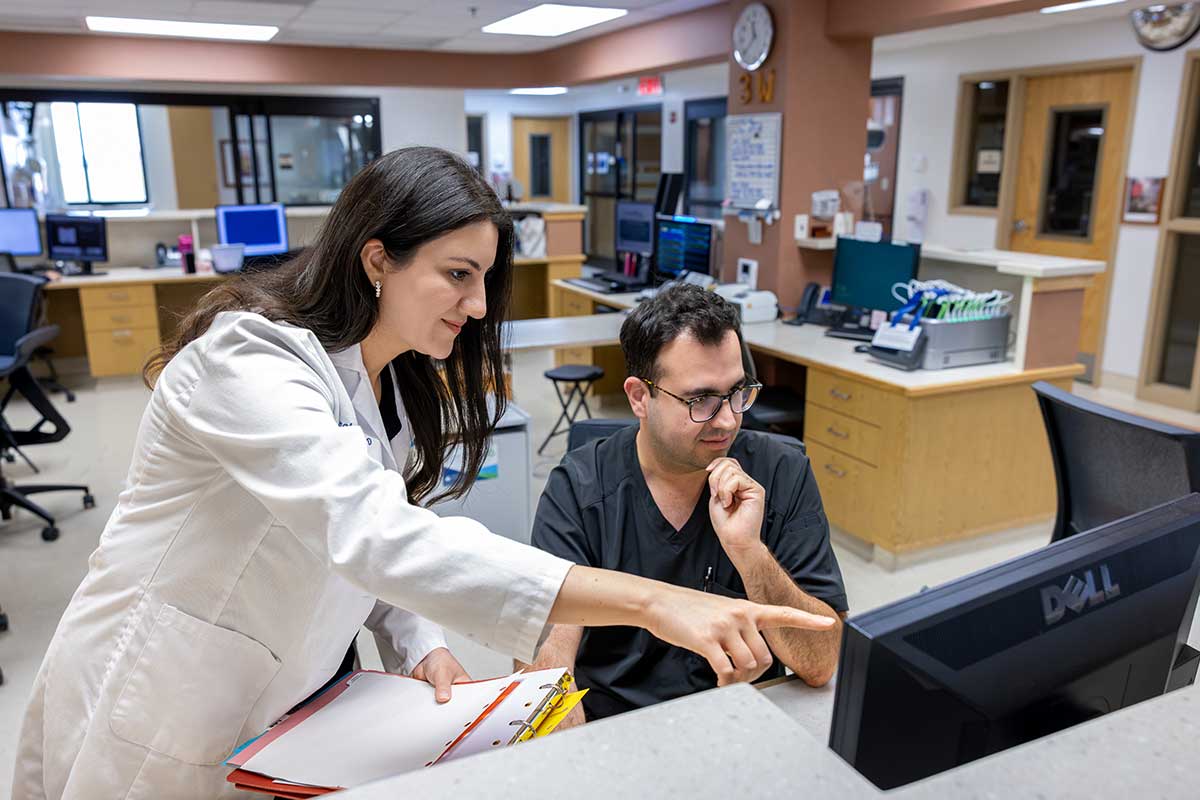 ccn-hemn-and-zinah-looking-at-the-computer.jpg