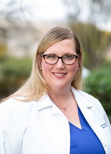 Amber Simson, F.N.P.-C, now caring for patients in Lemoore