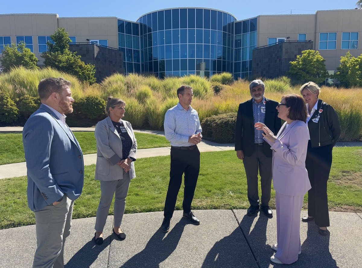 Rep. Andrea Salinas Visits Adventist Health Columbia Gorge